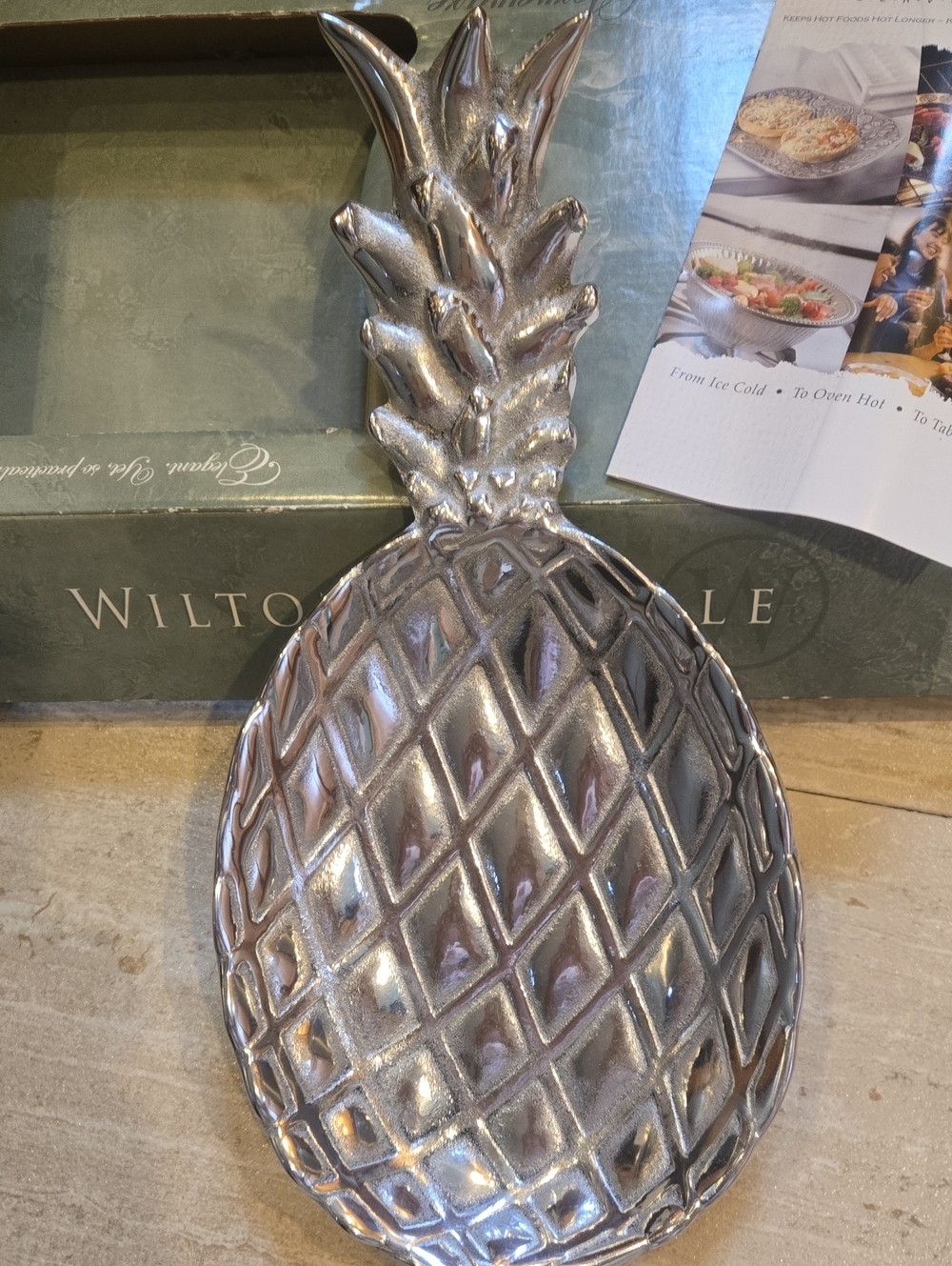 Wilton Armetale Serveware Pineapple Passion Dish